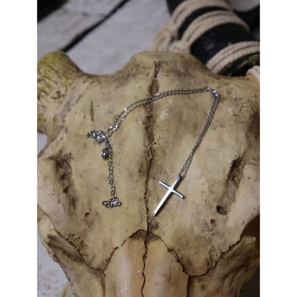 Minimalist Silver Cross - Picture 3 of 8